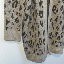 Load image into Gallery viewer, Small Easel Boutique Thick Leopard Cardigan
