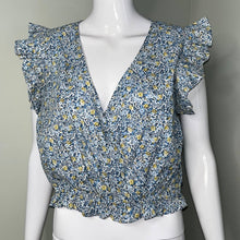 Load image into Gallery viewer, Large Universal Thread NWT Flutter Sleeveless Blue Floral Ruffle Sleeve Wrap Top
