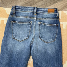 Load image into Gallery viewer, Size 25 Judy Blue High Waisted Distressed Frayed Hem Skinny Jeans
