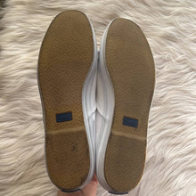 Load image into Gallery viewer, Sz 7.5 Keds Basic White Sneakers
