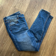 Load image into Gallery viewer, Size 14 Maurices Plus Size Mid Rise Basic Denim Skinny Jeans
