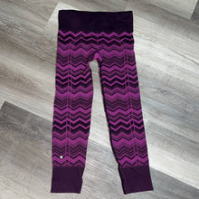 Load image into Gallery viewer, Size 6 Lululemon Ebb To Street Seamless Heather Regal Plum Chevron Magenta 7/8 Leggings
