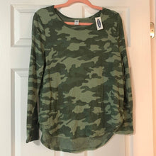 Load image into Gallery viewer, Large Petite Old Navy NWT Green Camo Long Sleeve Tee

