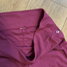Load image into Gallery viewer, Large Fabletics Purple Cropped Leggings
