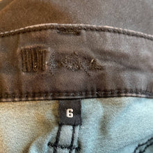 Load image into Gallery viewer, Size 6 KUT From The Kloth Black Shinny Zip Ankle Skinny Jeans
