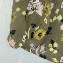Load image into Gallery viewer, Madewell Georgette Peplum Top in Wildblooms
