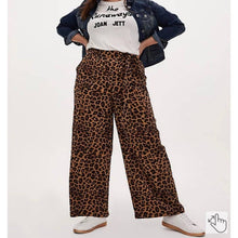 Load image into Gallery viewer, Sz 0X Torrid LEOPARD CREPE WIDE LEG PANT
