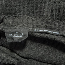 Load image into Gallery viewer, Size XS Urban Outfitters Black Waffle Knit Cropped Sweater
