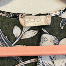 Load image into Gallery viewer, Small Altar’d State Dark Green Floral Print Tropical Kimono
