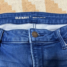 Load image into Gallery viewer, Size 8P Old Navy Rockstar Dark Wash Skinny Jeans
