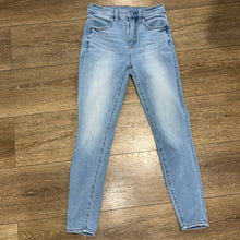 Load image into Gallery viewer, Size 2 Short American Eagle The Dream Jean Light Wash High Rise Skinny Jeans
