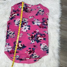 Load image into Gallery viewer, Medium Old Navy Hot Pink Floral Sleeveless V-Neck Top
