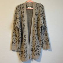 Load image into Gallery viewer, Small Easel Boutique Thick Leopard Cardigan
