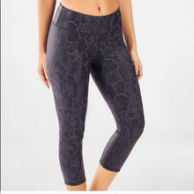 Load image into Gallery viewer, Size Medium Fabletics Shiny Black &amp; Purple Snake Print Cropped Leggings
