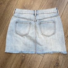 Load image into Gallery viewer, Size 24 PacSun Light Wash Raw Hem Denim Mini Skirt
