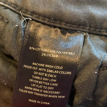 Load image into Gallery viewer, Size 6 KUT From The Kloth Black Shinny Zip Ankle Skinny Jeans
