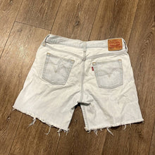 Load image into Gallery viewer, Size 29 Levi’s Light Wash Front Patch Denim Cut Off Shorts
