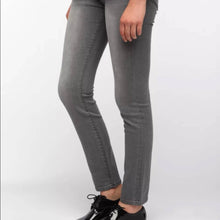 Load image into Gallery viewer, Sz 27 BDG Urban Outfitters Cigarette Mid-Rise Jean - Silver
