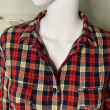 Load image into Gallery viewer, Size Large Entro Red &amp; Black Button Up Frayed Hem Flannel
