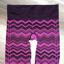 Load image into Gallery viewer, Size 6 Lululemon Ebb To Street Seamless Heather Regal Plum Chevron Magenta 7/8 Leggings
