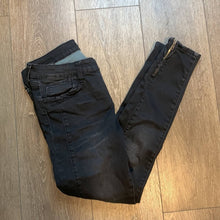 Load image into Gallery viewer, Size 6 KUT From The Kloth Black Shinny Zip Ankle Skinny Jeans

