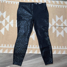 Load image into Gallery viewer, Size 0X Terra &amp; Sky NWT Black Metallic Leopard Ponte Skinny Pants
