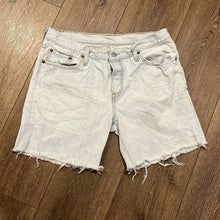 Load image into Gallery viewer, Size 29 Levi’s Light Wash Front Patch Denim Cut Off Shorts
