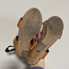 Load image into Gallery viewer, Size 6.5 Steve Madden Roper Platform Cork Wedge Heels
