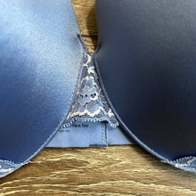 Load image into Gallery viewer, SIze 40D Soma Plus Size Periwinkle Blue Vanishing Back Fc Lace Trim Bra
