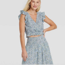 Load image into Gallery viewer, Large Universal Thread NWT Flutter Sleeveless Blue Floral Ruffle Sleeve Wrap Top
