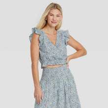 Load image into Gallery viewer, Large Universal Thread NWT Flutter Sleeveless Blue Floral Ruffle Sleeve Wrap Top
