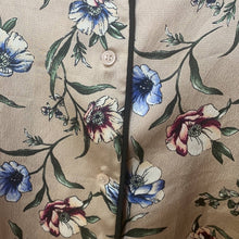 Load image into Gallery viewer, Small Ro &amp; De NWOT Beige Satin Floral Button Up Long Sleeve Top
