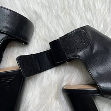 Load image into Gallery viewer, Sz 8 H&amp;M Black Almond Toe Close Toe Heeled Booties
