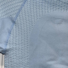 Load image into Gallery viewer, Small Nike Light Blue Fitted Long Sleeve Athletic Work Out Shirt
