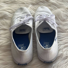 Load image into Gallery viewer, Sz 7.5 Keds Basic White Sneakers
