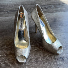 Load image into Gallery viewer, Size 7 Steve Madden Gold Glitter Sparkly Peep Toe Heels
