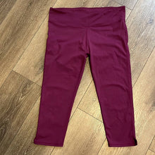 Load image into Gallery viewer, Large Fabletics Purple Cropped Leggings
