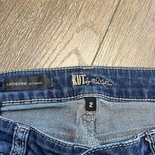 Load image into Gallery viewer, Size 2 KUT From The Kloth Catherine Boyfriend Fit Denim Jeans
