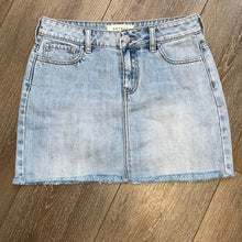 Load image into Gallery viewer, Size 24 PacSun Light Wash Raw Hem Denim Mini Skirt
