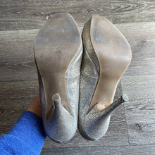 Load image into Gallery viewer, Size 7 Steve Madden Gold Glitter Sparkly Peep Toe Heels
