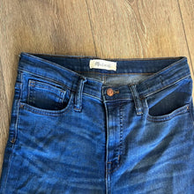 Load image into Gallery viewer, Size 27 Tall Madewell Roadtripper Dark Wash Denim Raw Hem Frayed Skinny Jeans
