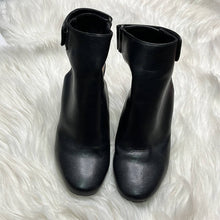 Load image into Gallery viewer, Sz 8 H&amp;M Black Almond Toe Close Toe Heeled Booties
