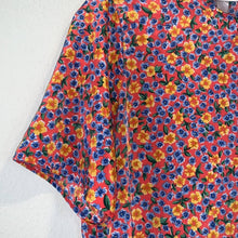 Load image into Gallery viewer, Medium Vintage Silky Small Floral Print Top
