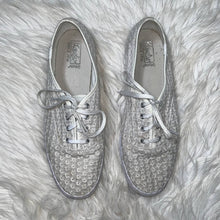Load image into Gallery viewer, Size 10 Keds White Mini Daisy Embroidered Sneakers

