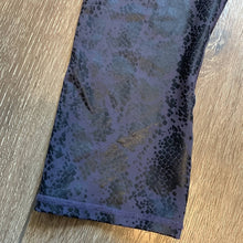 Load image into Gallery viewer, Size Medium Fabletics Shiny Black &amp; Purple Snake Print Cropped Leggings
