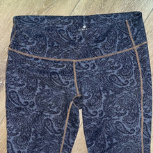 Load image into Gallery viewer, Medium Petite Athleta Petite Grey Paisley Chaturanga 7/8 Leggings
