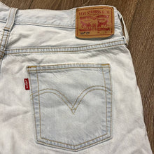 Load image into Gallery viewer, Size 29 Levi’s Light Wash Front Patch Denim Cut Off Shorts
