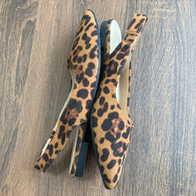 Load image into Gallery viewer, Size 7.5 J. Mark Leopard Along Back Pointy Toe Flats
