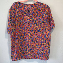 Load image into Gallery viewer, Medium Vintage Silky Small Floral Print Top
