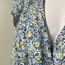Load image into Gallery viewer, Large Universal Thread NWT Flutter Sleeveless Blue Floral Ruffle Sleeve Wrap Top
